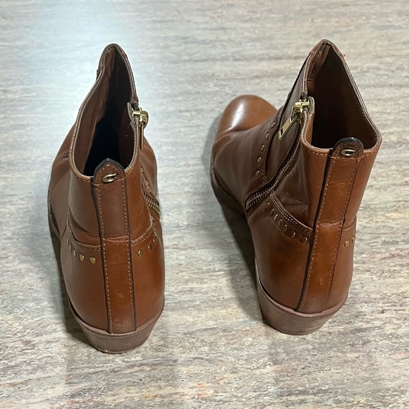 Coach tan leather ankle boots with studs - Picture 4 of 15